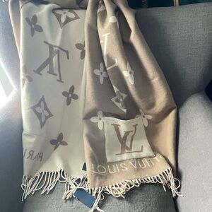 Louis Vuitton 100% Cashmere Scarf in Beige and Cream